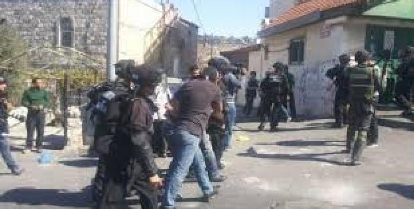 اعتقال 4 مقدسيين من عائلة واحدة بعد الاعتداء عليهم