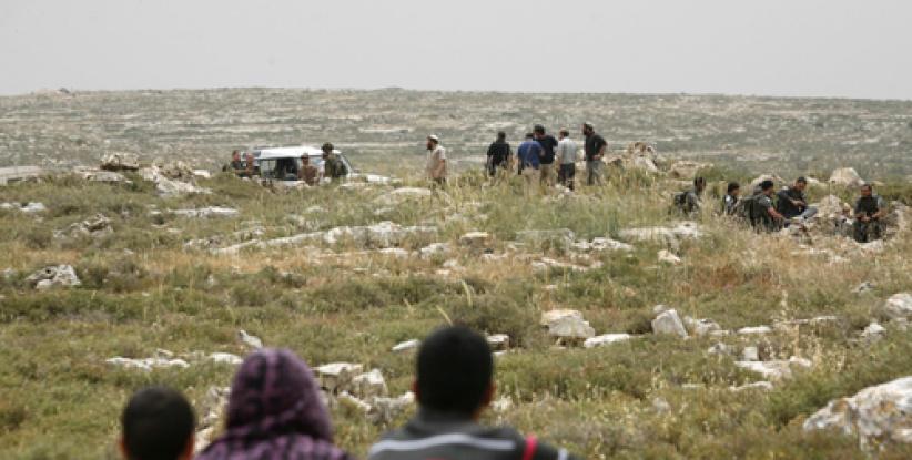 قوات الاحتلال تغلق الطريق في خلة النحلة جنوب بيت لحم