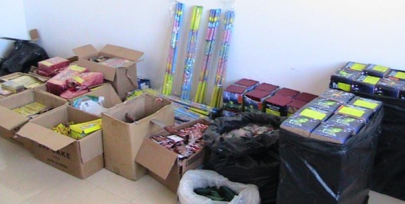 الشرطة تضبط أكثر من 700 عبوة من الألعاب النارية في الخليل