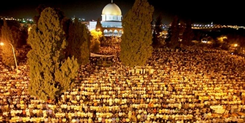 350 ألفاً يحيون ليلة القدر وختم القرآن برحاب المسجد الأقصى