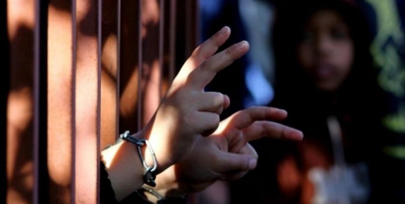 الاحتلال يعزل أسيرًا بعد إضرابه عن الطعام