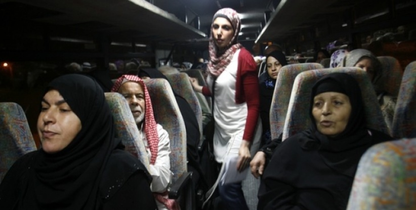 دفعة من أهالي الأسرى يزورون ابنائهم في سجن ايشل