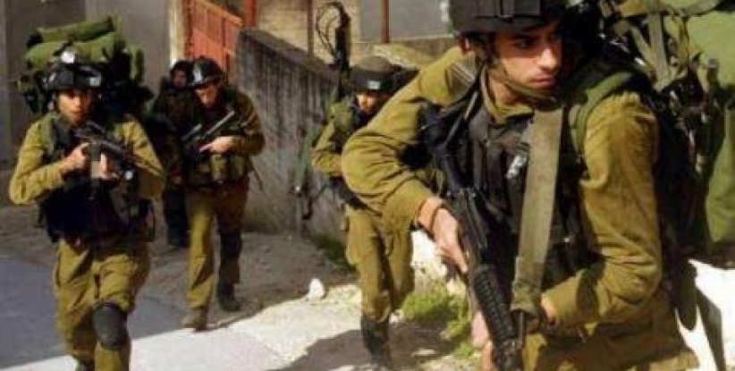 الخليل: إصابة مواطنين برضوض بعد اعتداء الاحتلال عليهم بالضرب