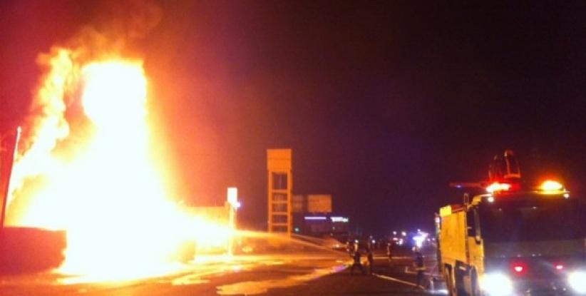 أراد إحراق عنكبوت فأحرق محطة بنزين