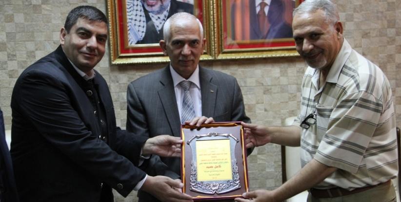 محافظ الخليل يستقبل وفد من الفنانين الفلسطينيين