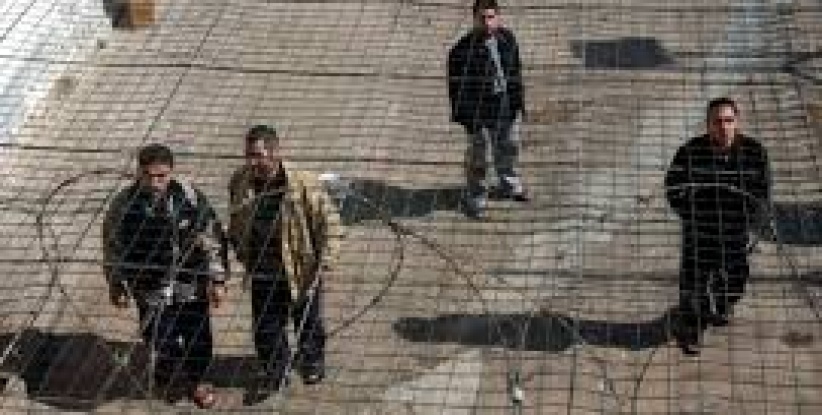 سبعة أسرى إداريون يواصلون الإضراب وتهديدات بتوسيع نطاقه