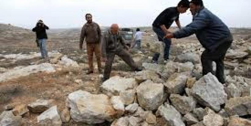 مستوطنون يعتدون بالضرب على شاب بنابلس