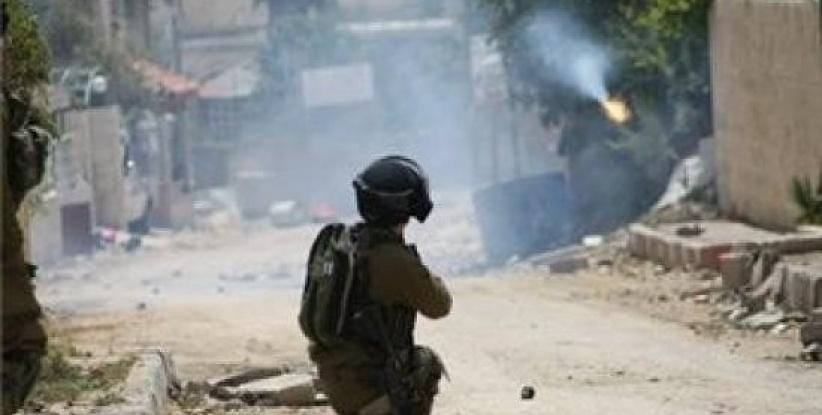 اصابات بالاختناق خلال مواجهات في مخيم العروب شمال الخليل