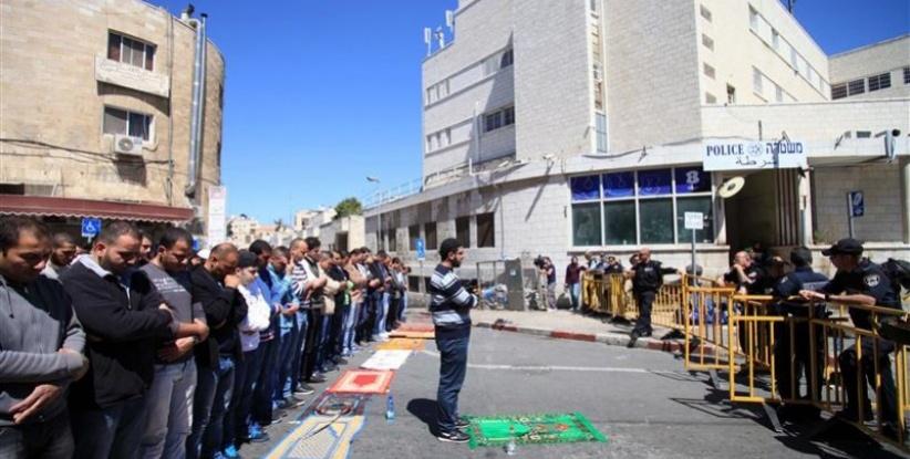 الاحتلال يحرم آلاف المواطنين من أداء صلاة الجمعة في 'الأقصى