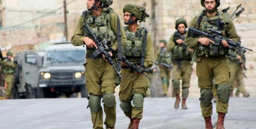 الاحتلال يحتجز عشرات المواطنين على مدخل بلدة ترمسعيا