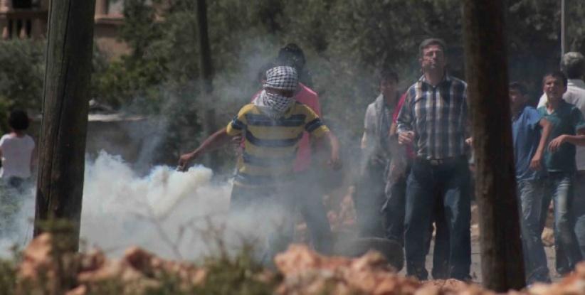 الاحتلال يعتقل شابا وفتى بمواجهات في بيت أمر شمال الخليل