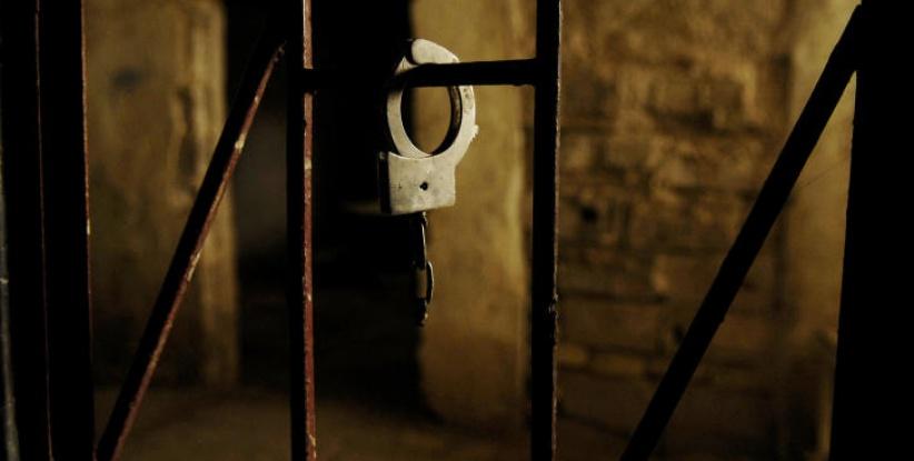 محكمة الإحتلال المركزية تقرر السماح للأسير الطحان بزيارة نجله المريض