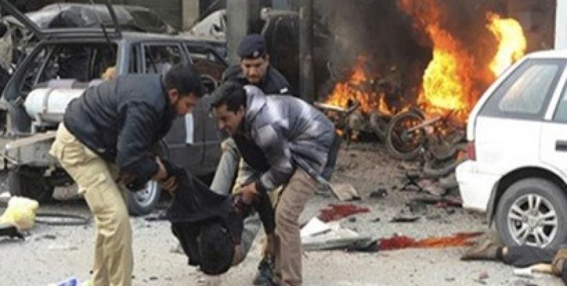 مقتل وإصابة 29 شخصا جراء تفجير انتحاري استهدف سيارة شرطة في باكستان