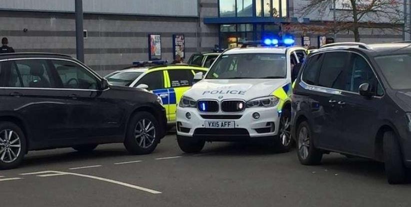 احتجاز رهائن من قبل مسلح في مجمع ترفيهي شمال غرب لندن