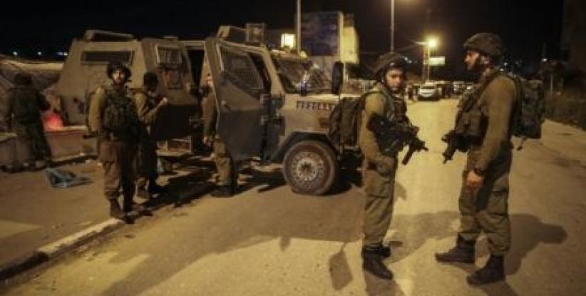 الاعلام العبري : سيارة فلسطينية حاولت دهس مجموعة من جنود الاحتلال قرب “حلميش”