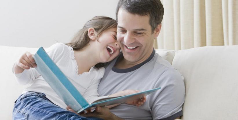 هل يعلم طفلك أنك تحبه؟ تعلَّم كيف تتحدث لغات الحب الـ5 مع أبنائك