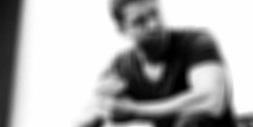 ممثل شهير في المستشفى بعد تعرّضه لحادثٍ مروّع على دراجته النارية