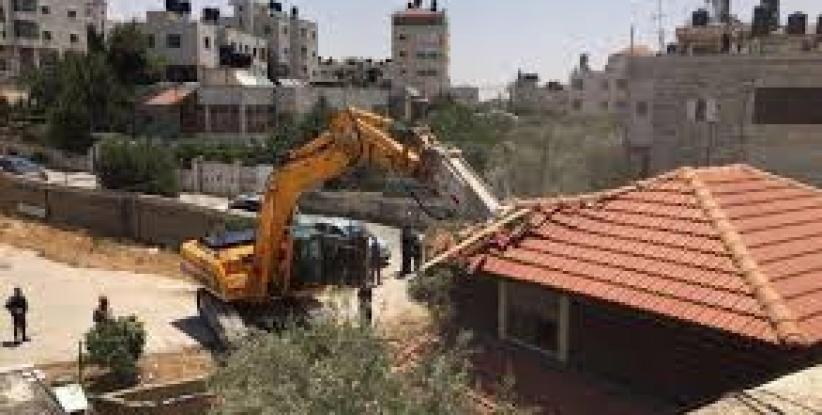 الاحتلال يهدم أساسات منشآت سكنية في بيت حنينا بالقدس