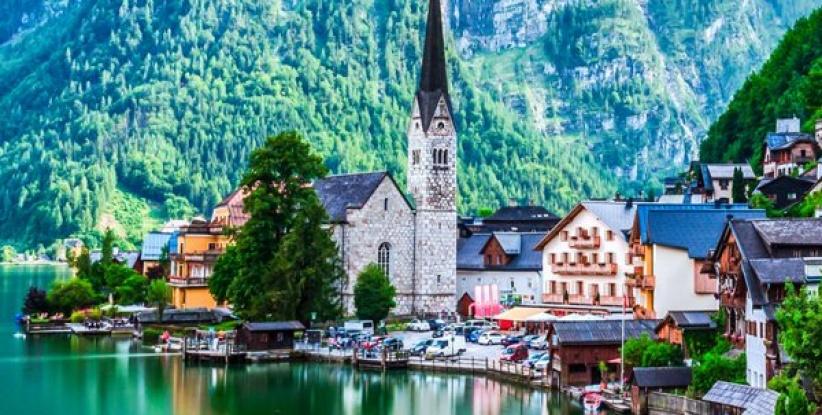 بالصور.. بحيرة هالشتاتر سي جنة الله على الأرض