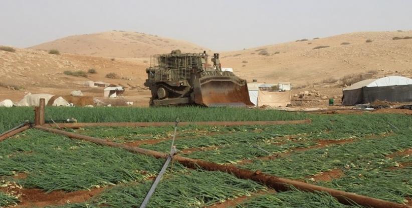 جرافات الاحتلال تدمر طرق زراعية وخطوط مياه في طوباس