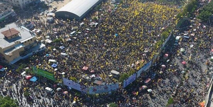 مئات الآلاف يحتشدون في ساحة السرايا