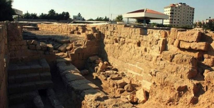 تجدد اعمال التجريف والتدمير في موقع تل السكن الاثري بغزة