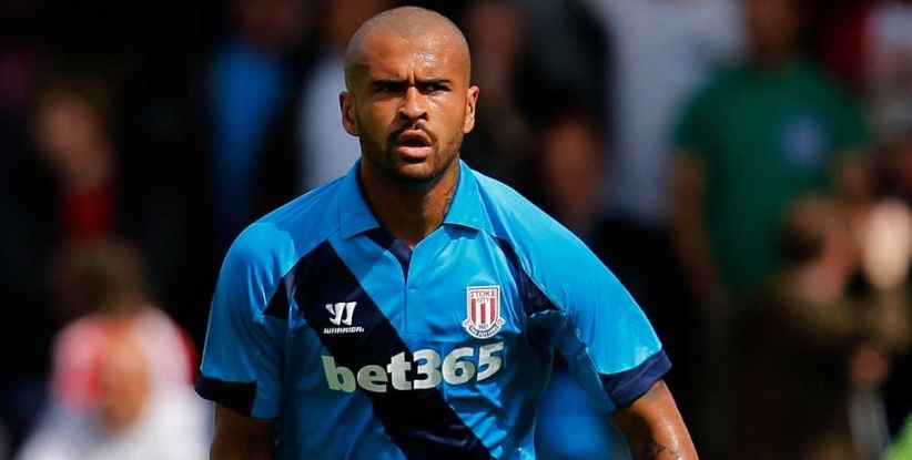 وفاة مدافع ستوك سيتي السابق عن 25 عاما