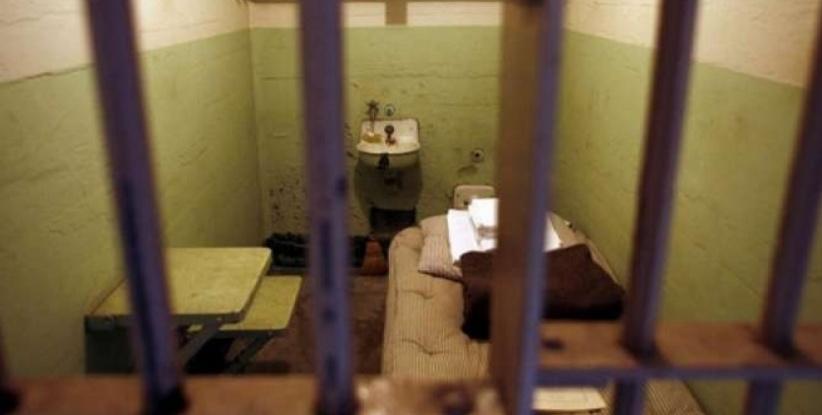 شهادات حية من داخل السجون: جر لمسافات طويلة و احتجاز في زنازين قذرة