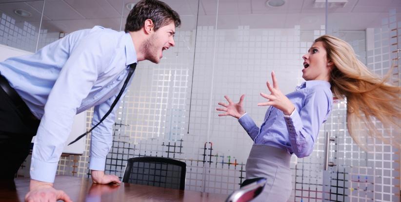 دلائل على كره زملاءك لك في العمل