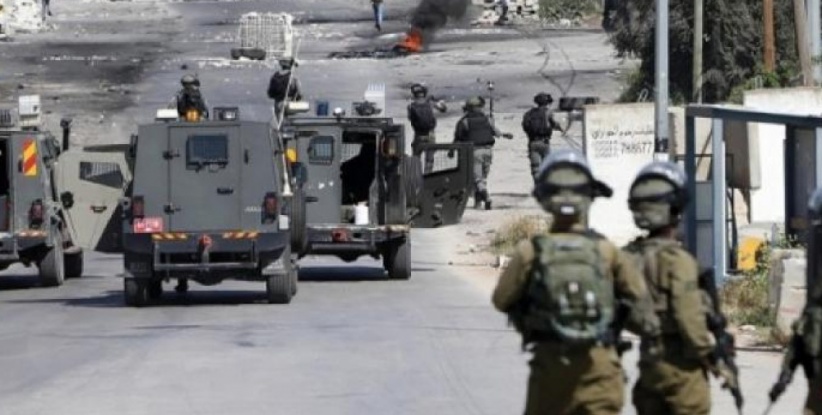 إصابة طفل وشاب برصاص الاحتلال الحي واعتقال آخرين والاستيلاء على أموال من الظاهرية