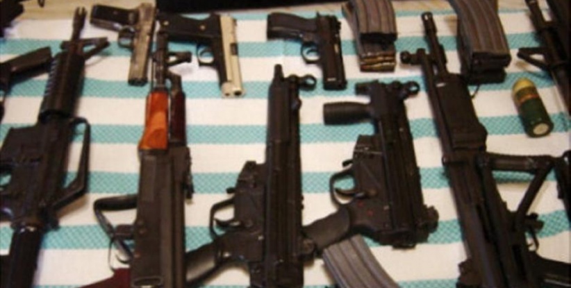 لائحة اتهام ضد ثلاثة من النقب بتهمة تهريب أسلحة من الأردن