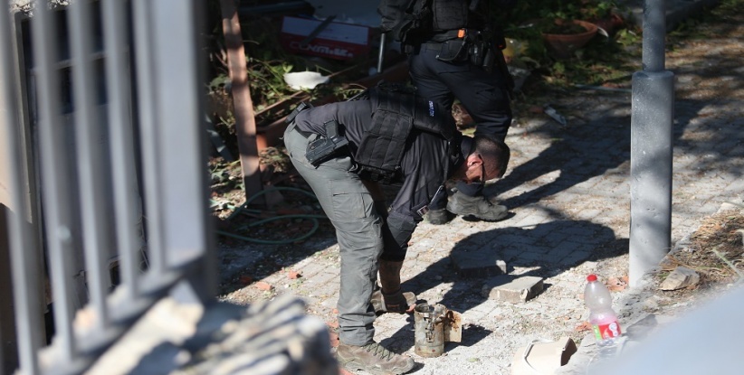 سقوط شظايا وسط إسرائيل بعد اعتراض دفعة صواريخ من إيران