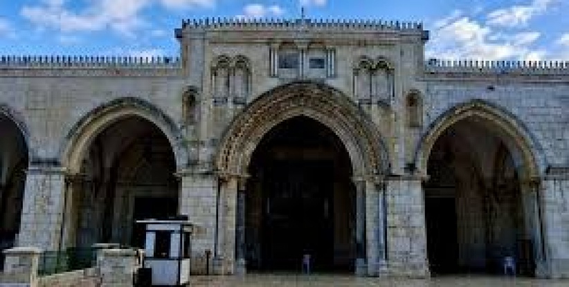 الاحتلال يواصل إغلاق المسجد الأقصى وكنيسة القيامة لليوم الـ37