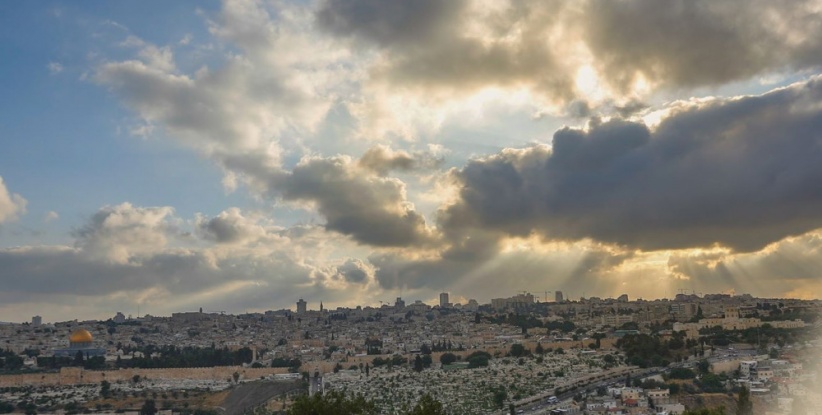 الطقس: ارتفاع على درجات الحرارة وأمطار متفرقة فوق معظم المناطق