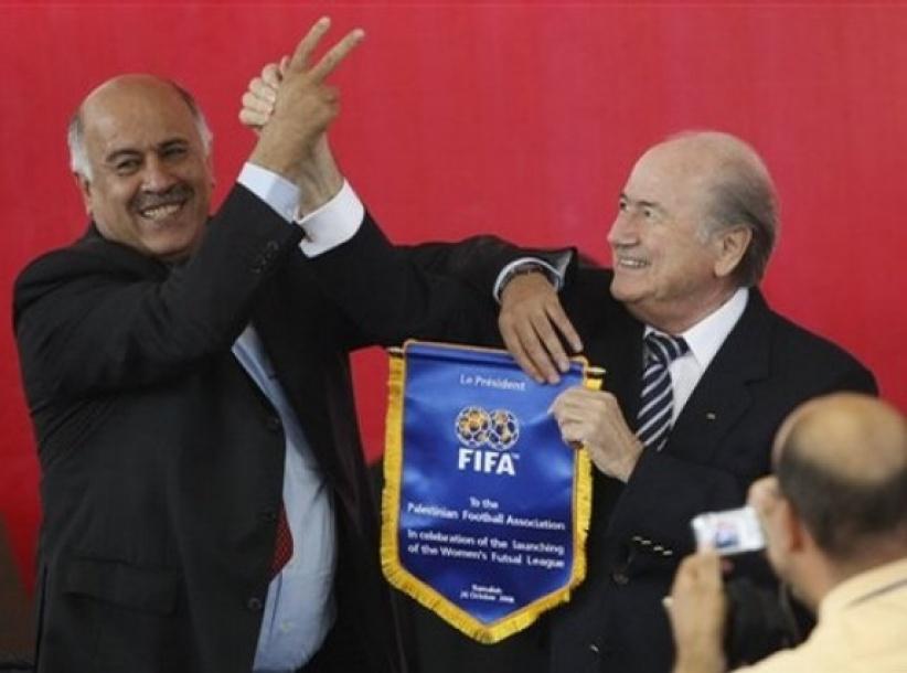 الرجوب: بلاتر مفوض بمعالجة معاناة الرياضة الفلسطينية جراء الاحتلال