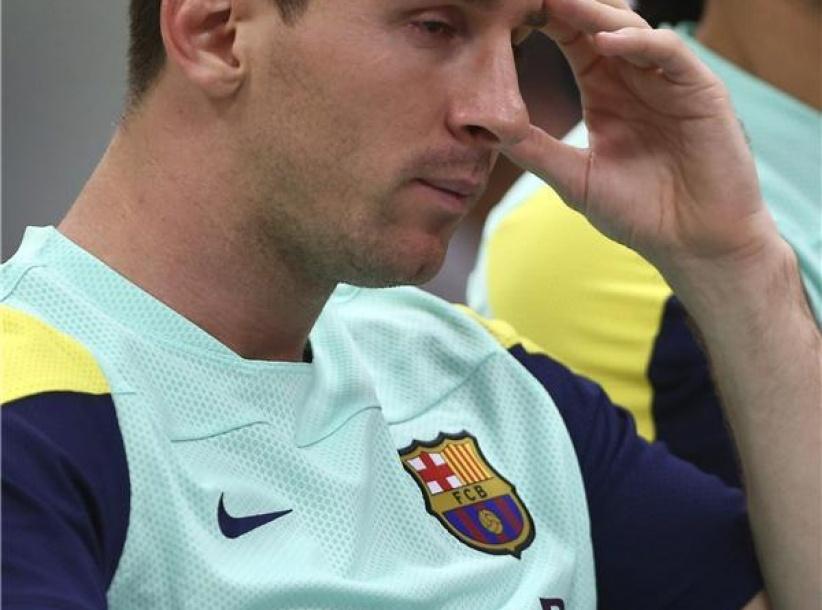 بالصور : رئيس برشلونة يعلن رحيل فيلانوفا عن تدريب الفريق بسبب المرض