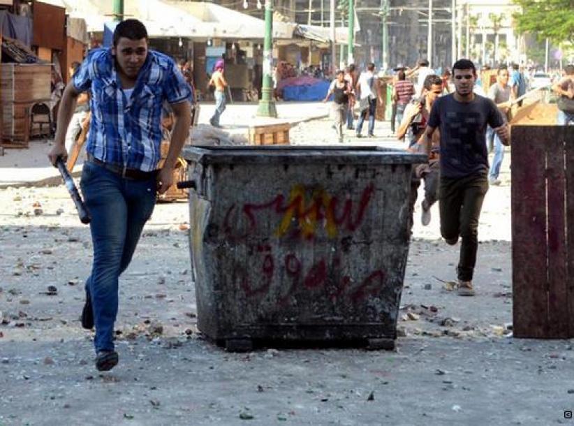 مصر : الأمن يفض اعتصامي الإخوان وأنباء عن وقوع قتلى