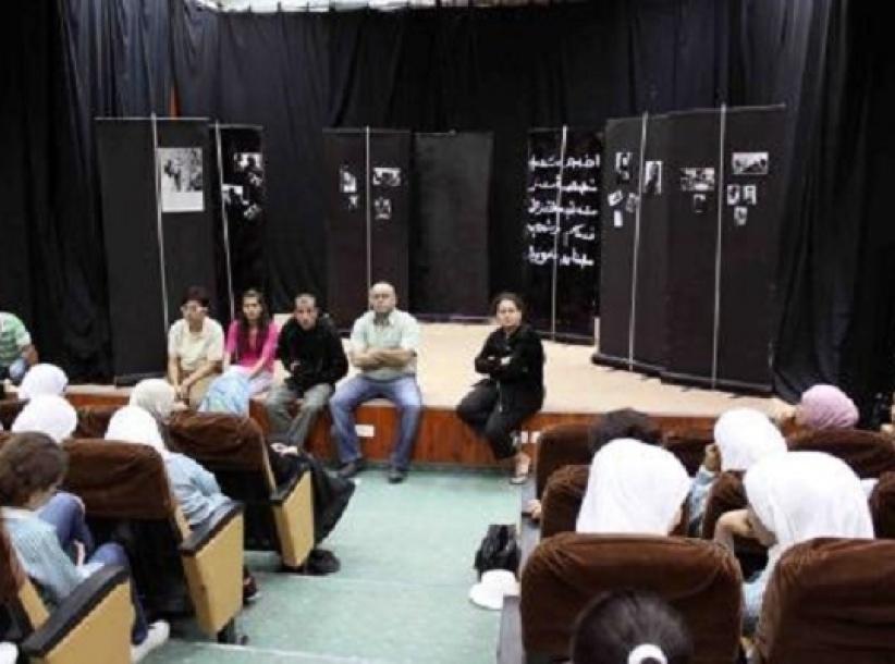 مسرح الحارة وبالشراكة مع مسرح أوغنبلينكس يطلقان مسرحية بعنوان 