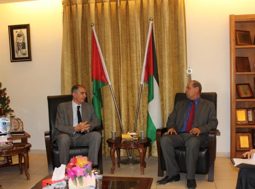 محافظ بيت لحم يستقبل القنصل الفرنسي لبحث الاستعدادات للاعياد المجيدة