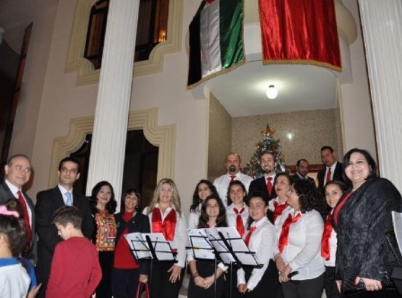 سفارة فلسطين بالبحرين تحتفل باضائة شجرة الميلاد