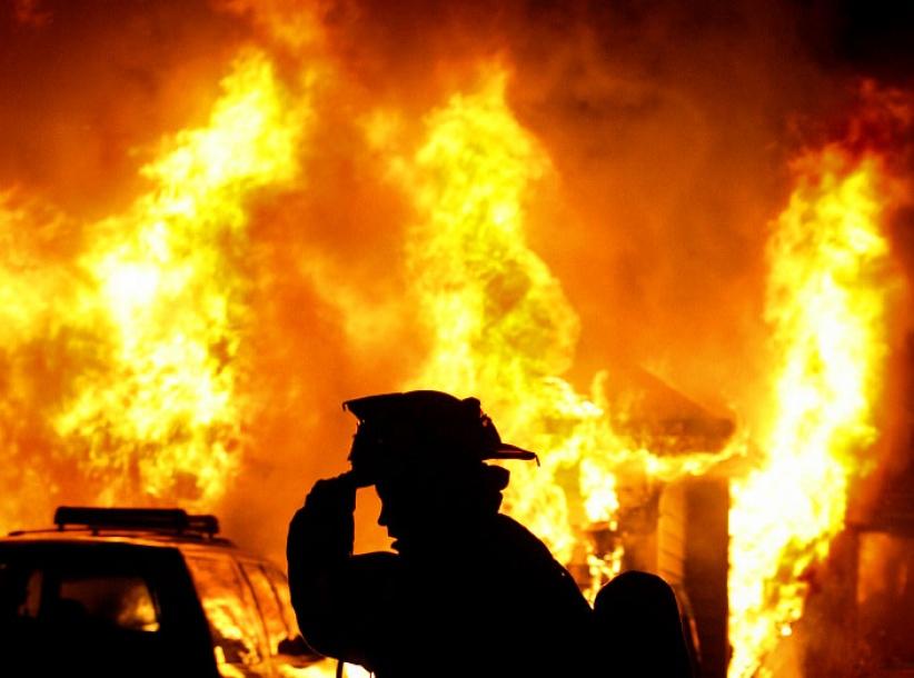 يوم أمس : اصابة 3 اطفال بحريق منزلهم بخانيونس