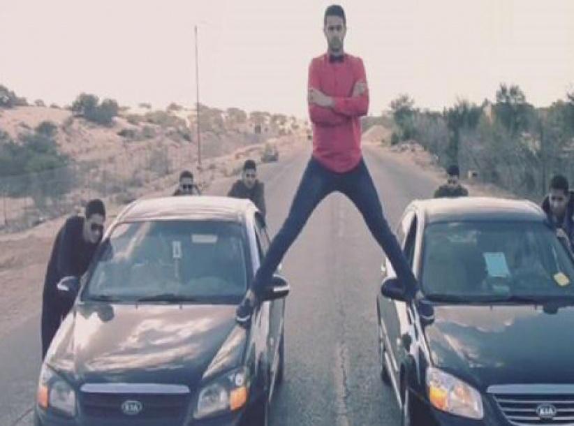 بالفيديو : شبان من غزة يقلدون إعلان 