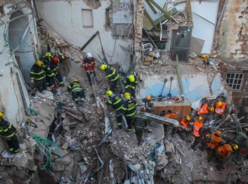 مصرع خمسة فلسطينيين اثر انفجار اسطوانة غاز وانهيار مبنى بمدينة عكا