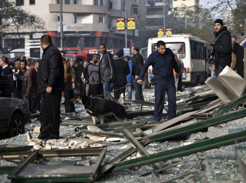 3 انفجارات تهز محيط جامعة القاهرة ومقتل عميد شرطة