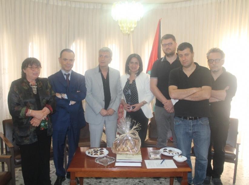 رئيسة بلدية بيت لحم تستقبل محافظ محافظة بوليا في دار البلدية