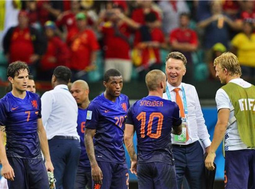 هولندا تستبيح اسبانيا 