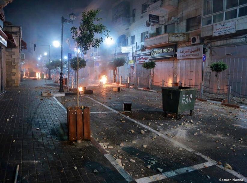 الشرطة تقبض على 17 شخصا ممن شاركوا في الاعتداء على مركز شرطة رام الله