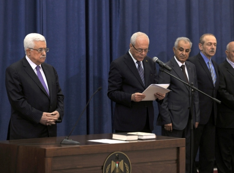 بالاسماء : حكومة التوافق تؤدي اليمين امام الرئيس في رام الله
