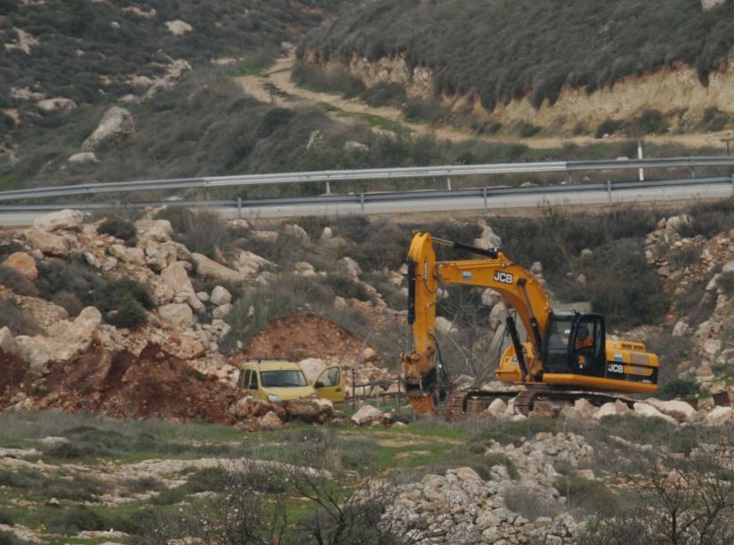 الاحتلال يجرف اراضي زراعية غرب بيت لحم