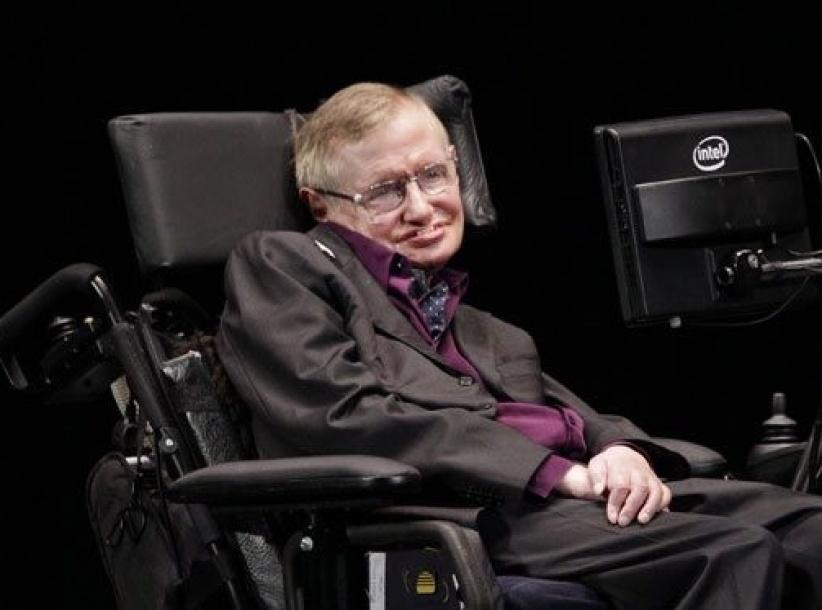 “ستيفن هوكينج” ينضم إلى فيس بوك ويحصد مليون إعجاب بأقل من 10 ساعات